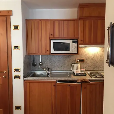 Rezia Aparthotel *